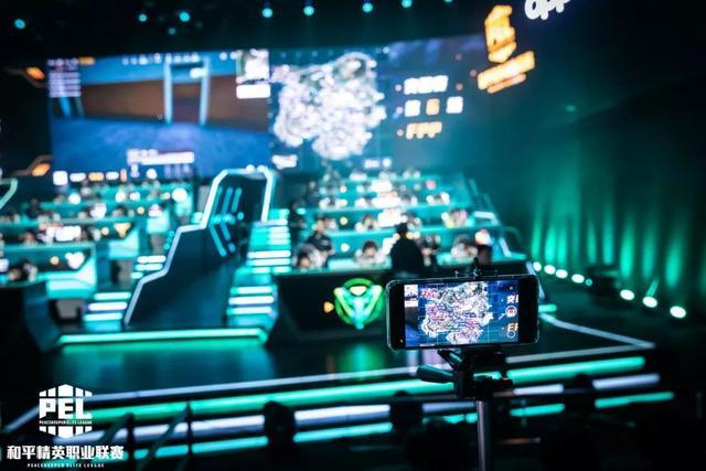 相较之下 相较之下