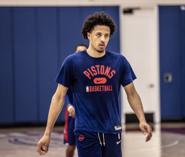 还原冲突：国安远征军喊“你出来”，王刚张玉宁被激怒从电梯冲出