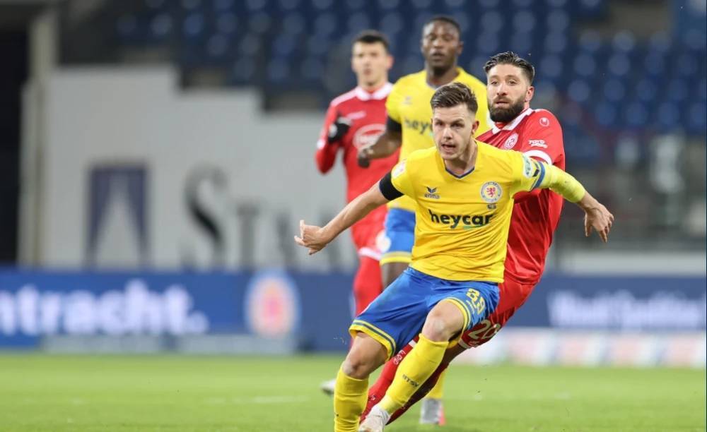 最好的英超后卫，努里本赛季进球&助攻第一.