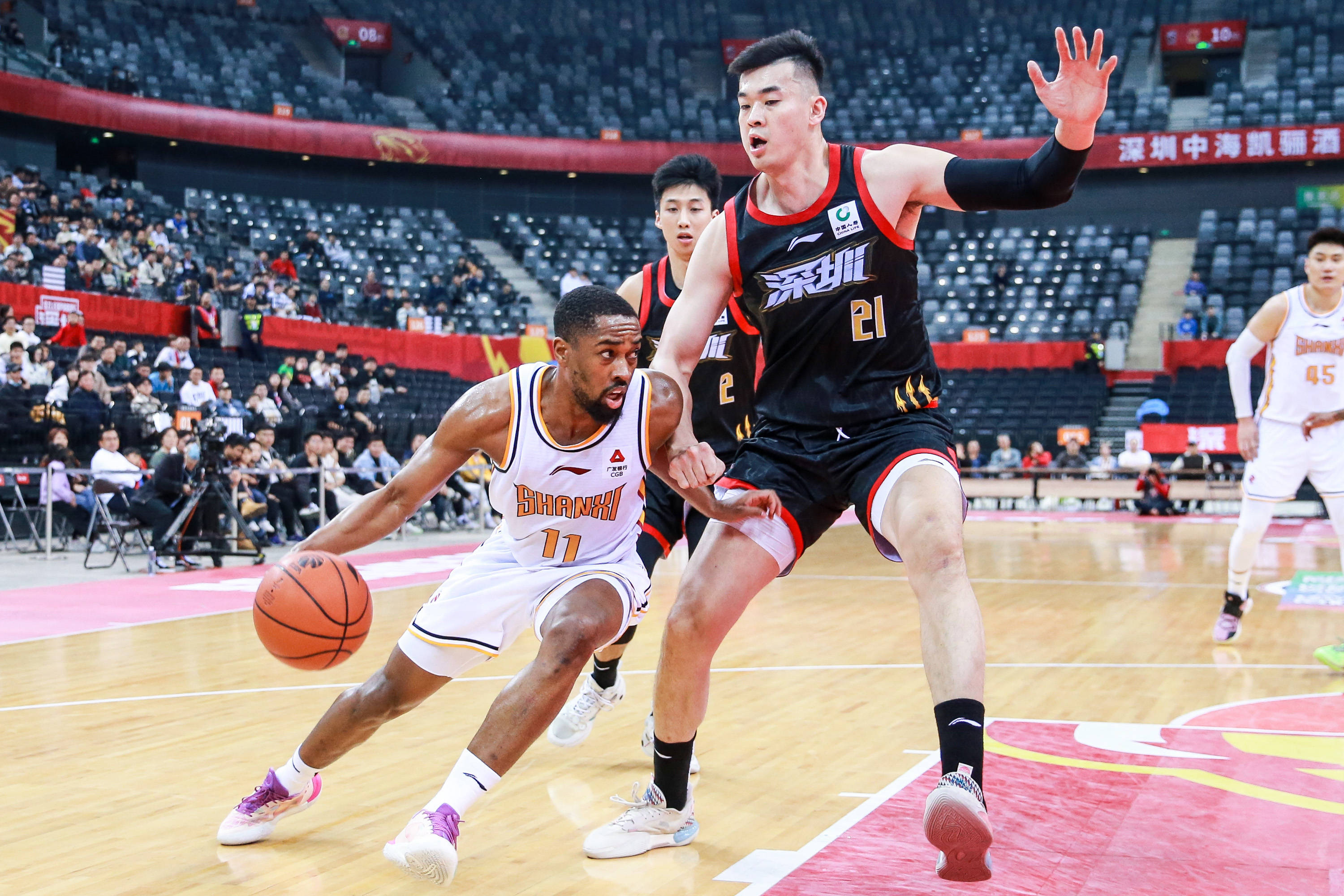 全明星正赛对阵情况：巴克利队VS肯尼队 奥尼尔队VS新秀冠军队.